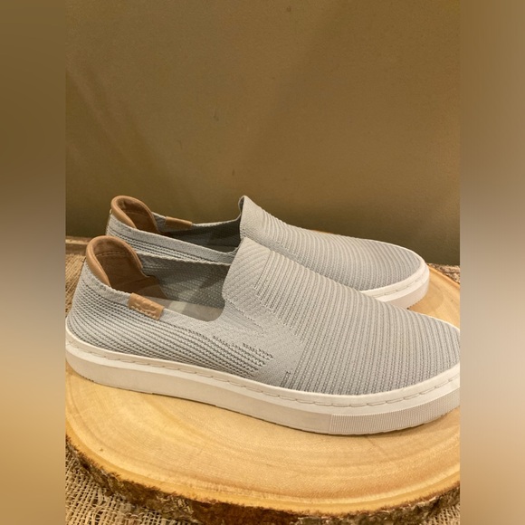 UGG Shoes - Ugg Alameda Sammy Slip On Sneaker Shoe Blue Gray 9.5 Womans -‎ Excellent